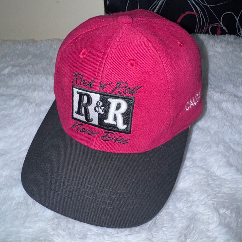 Hard Rock Cafe Hat Mens OSFM Red Black Excellent Rock n Roll Never Dies Calgary